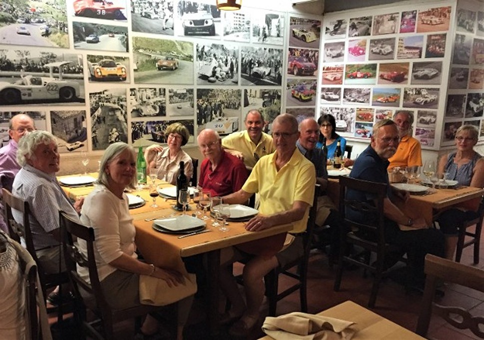 Large Group Dinner Gathering Large Group Dinner Gathering